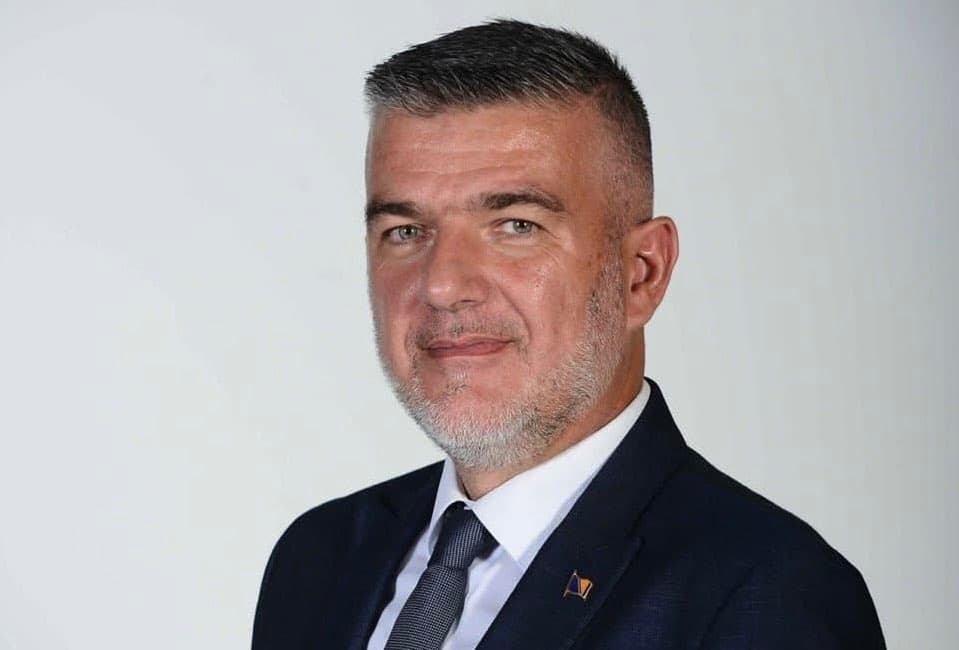 ZBOG RIJEČI „KREPAO“ OSTAO BEZ FUNKCIJE: Samir Baćevac smijenjen sa 30 glasova „ZA“
